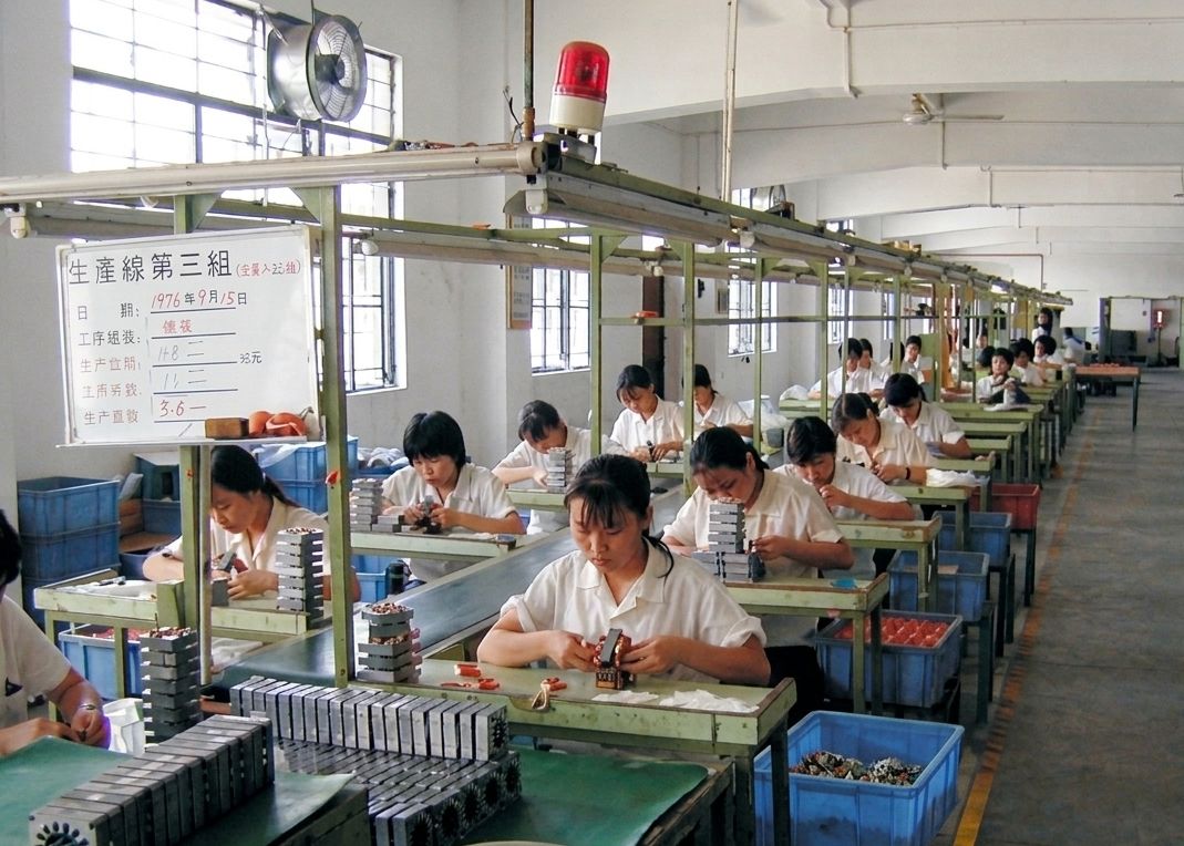Historical photograph of Sing Yung Electric Co. motor manufacturing line in Taiwan, 1976, marking the roots of Wanco Motor.
